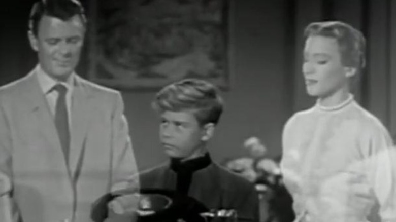 A young boy between the ghosts of George and Marion Kerby in Topper