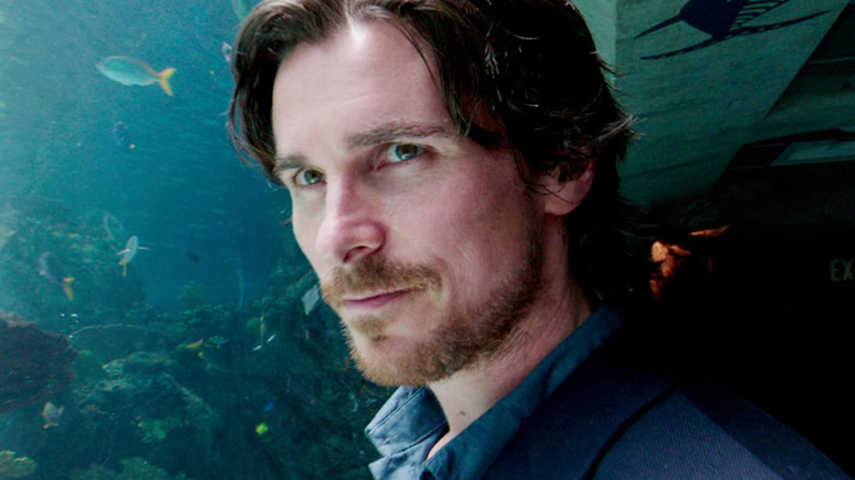 Rick smiling next to an aquarium in Knight of Cups