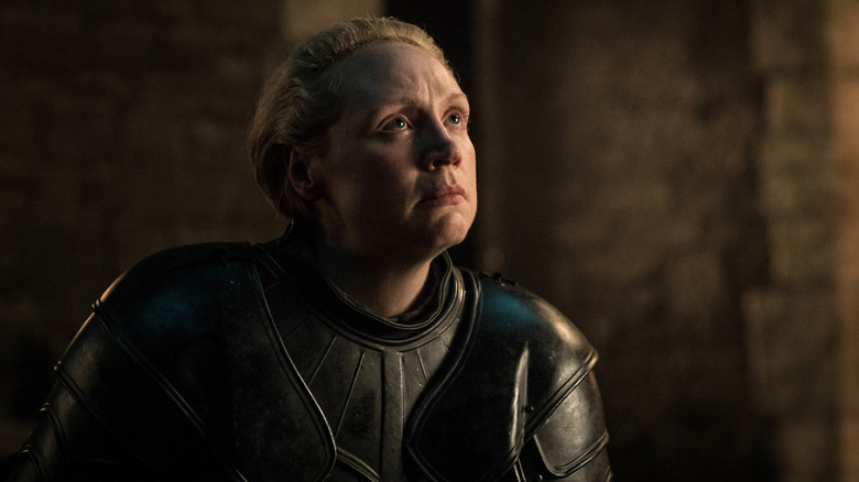 கேம் ஆஃப் த்ரோன்ஸில் ஏழு ராஜ்ஜியங்களின் மாவீரராக டார்த்தின் பிரைன் பட்டம் பெற்றார்