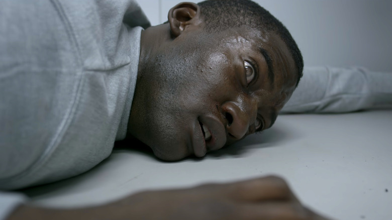 Black mirror, men against fire, Malachi struggles on the floor, seeing the view of someone to death to death
