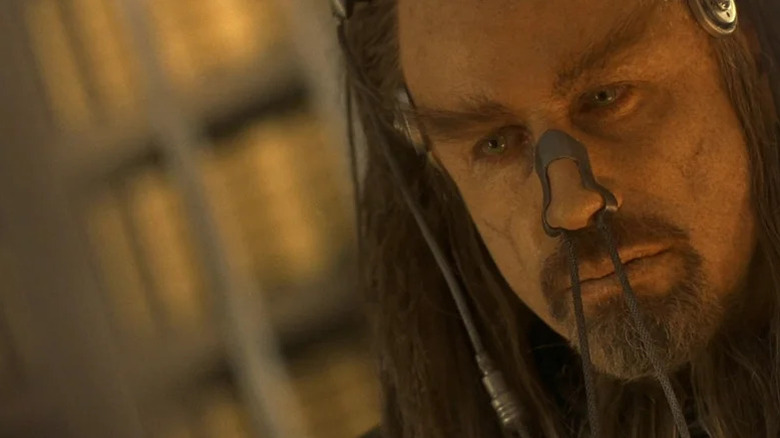 Terl John Travolta appears with a kind of competition for his nose in the battlefield