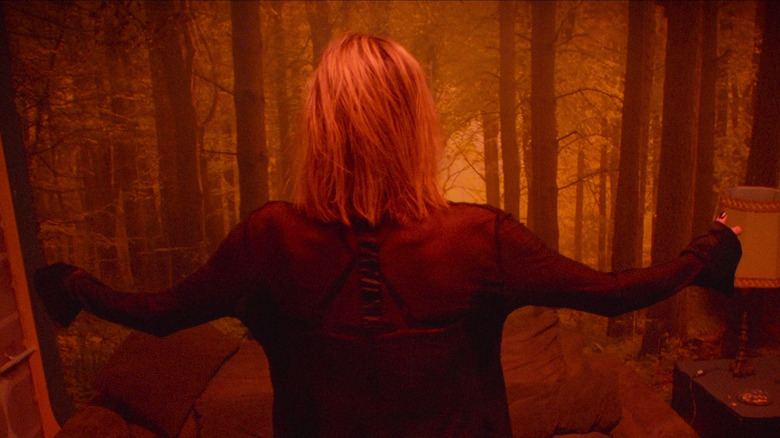 Selva from behind in a room painted with trees in Climax
