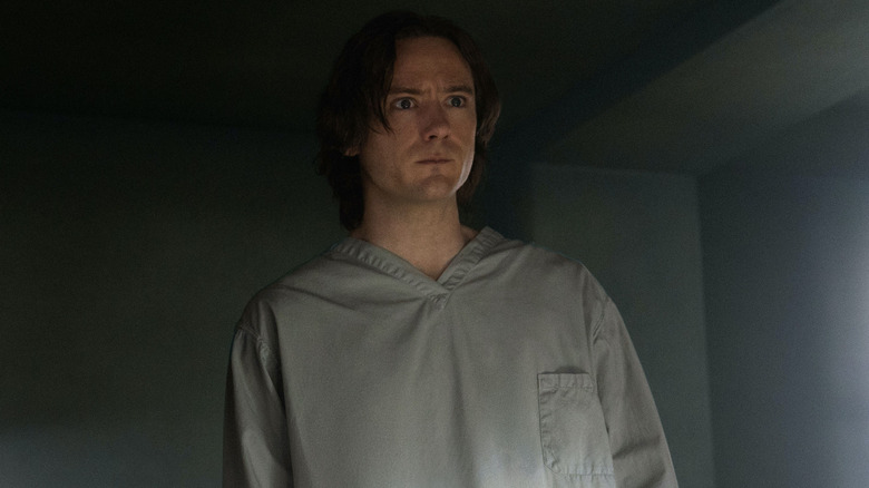 Luis Pullman in the role of Bob stands in a dark corridor in Thunderbolts