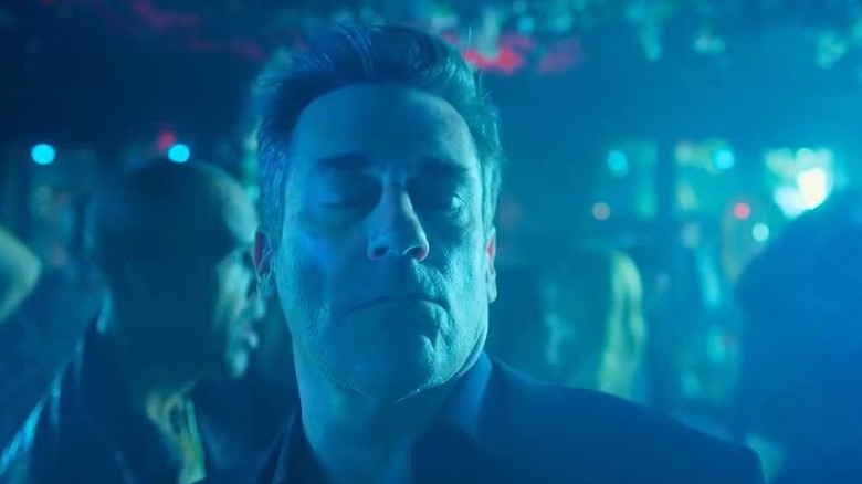 ஜான் ஹாம் உங்கள் நண்பர்கள் மற்றும் அக்கம்பக்கத்தில் உள்ள கிளப்பில் கூப் நடனமாடுகிறார்