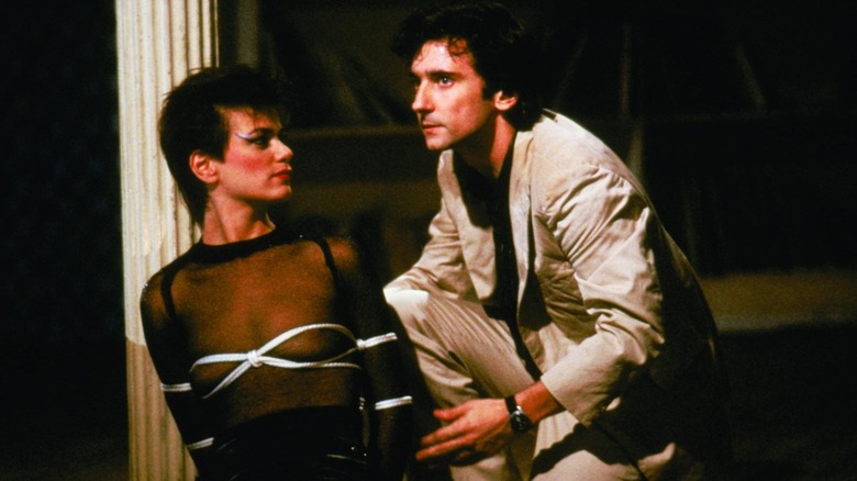 Griffin Dunne as Paul Hackett deals with a bound Linda Fiorentino as Kiki Bridges in After Hours