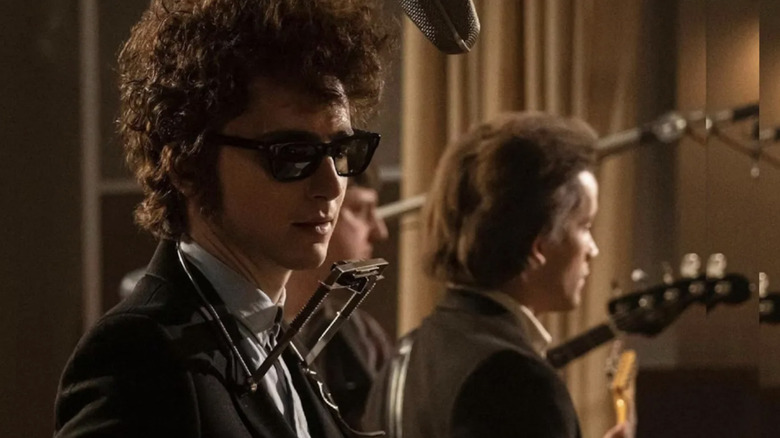 Bob Dylan gets ready to record a new song in A Complete Unknown