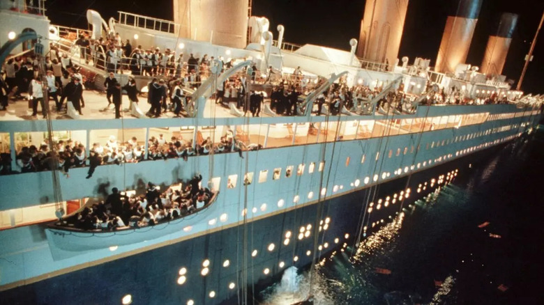 Titanic sinking lifeboats