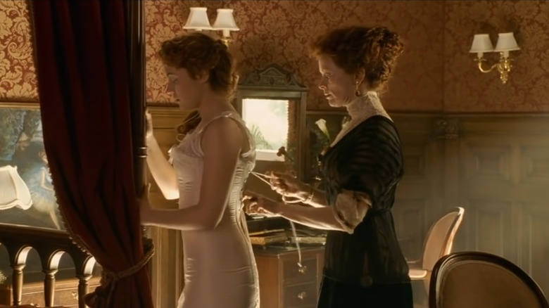 Kate Winslet and Frances Fisher in Titanic