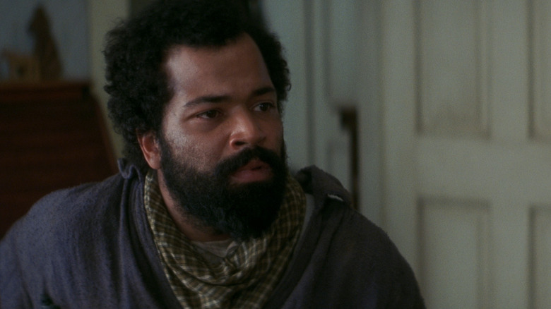 Jeffrey Wright as Daniel Holt looking concerned in Ride with the Devil