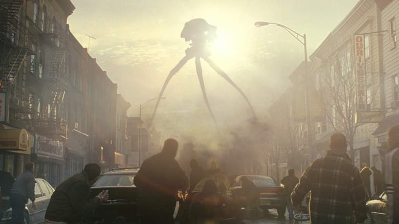 The Tripods rise up in War of the Worlds (2005)
