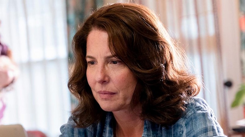 Robin Weigert scans the internet as Teddi Bruin in Tracker