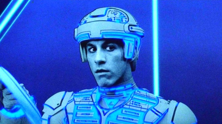 A program holding a discus in Tron