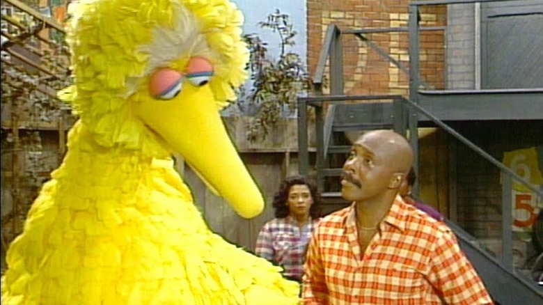 Carol Spinney and Roscoe Orman as Big Bird and Gordon discussing Mr. Hooper's death on Sesame Street