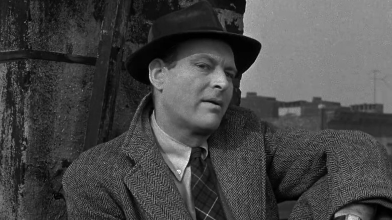 Leif Erickson as Inspector Glover wearing a hat and suit in On The Waterfront