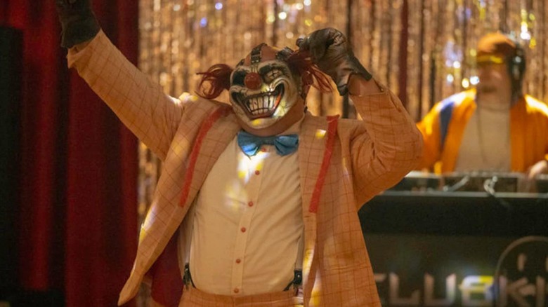 Sweet Tooth dancing in a suit on Twisted Metal