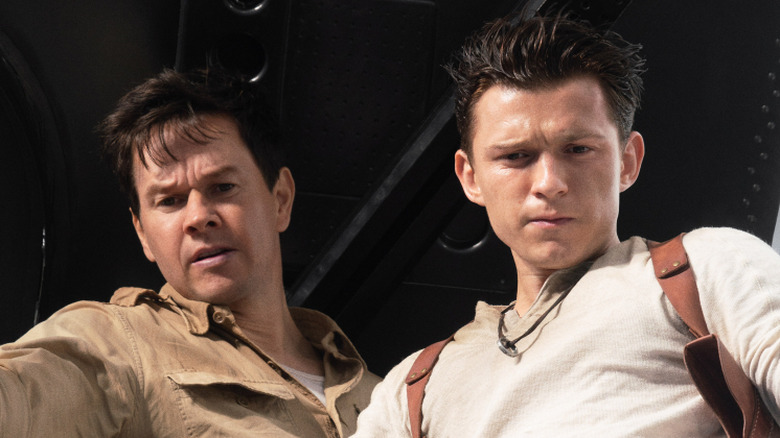 Nathan Drake and Victor Sullivan looking down out of a helicopter in Uncharted