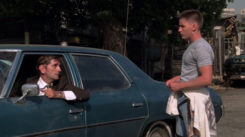 Bud (Harry Dean Stanton) speaks to Otto Maddox (Emilio Estevez) from his car in Repo Man