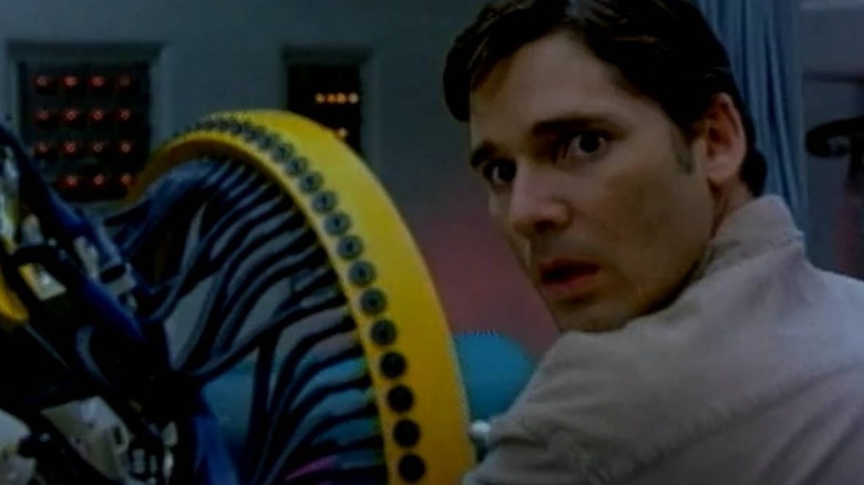 Eric Bana looking over his shoulder