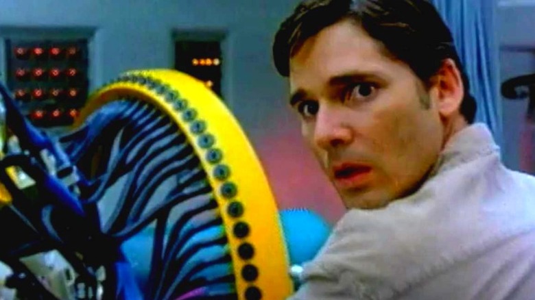 Eric Bana looking over his shoulder
