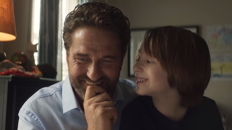 Gerard Butler, Roger Dale Floyd talk in Greenland