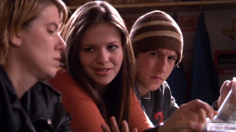 Joan of Arcadia: Amber Tamblyn as Joan Girardi in chemistry class with Grace and Adam