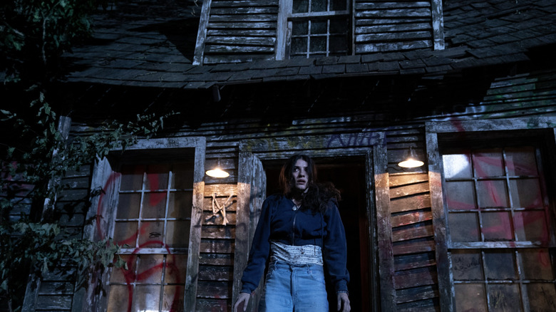 Clover is stuck between a rock and a creepy house in Until Dawn