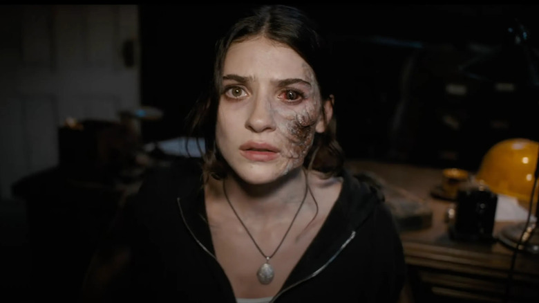 Clover has something on her face in Until Dawn