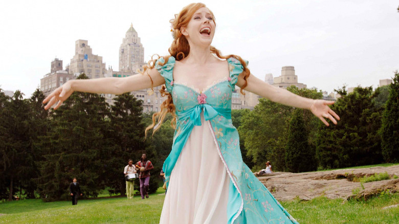 Amy Adams singing in Enchanted