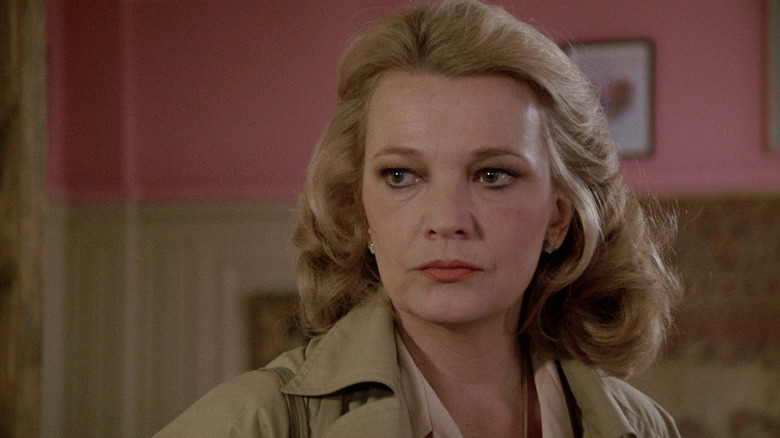 Gena Rowlands as Gloria looking serious in Gloria (1980)