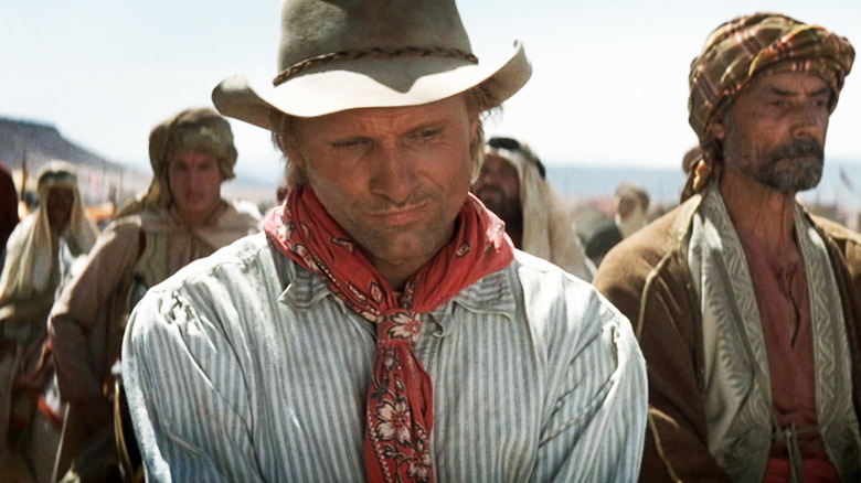 Viggo Mortensen's Frank Hopkins looks down in closeup in Hidalgo