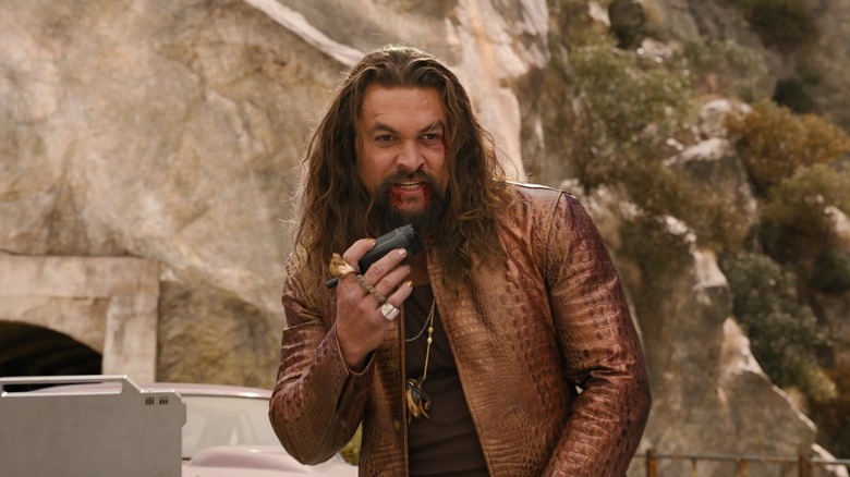 Jason Momoa dans le rôle de Dante Reyes parlant sur un talkie-walkie dans Fast X