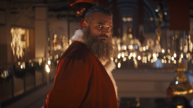 David Harbour's Santa Clause holds stands in a mall in Violent Night 2