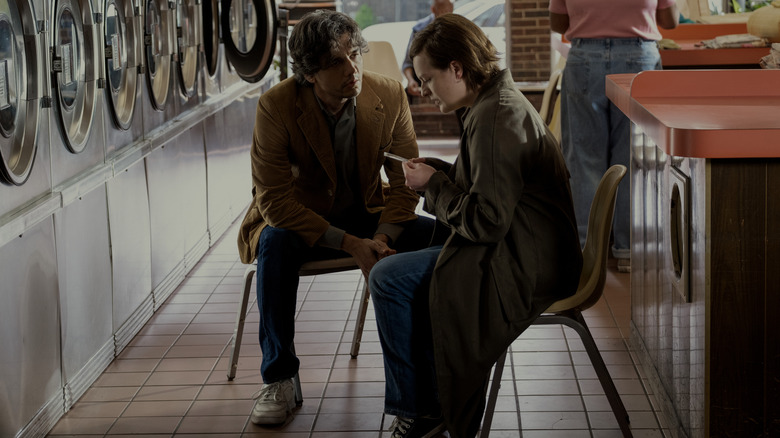 Elisabeth Moss and Wagner Moura in Shining Girls