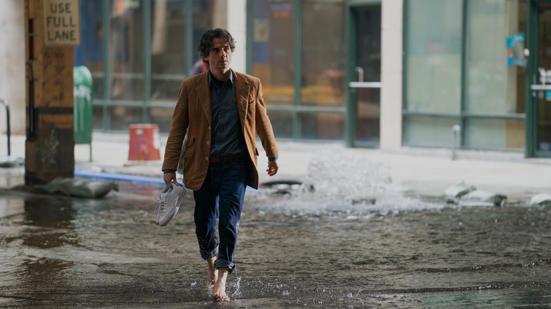 Wagner Moura walking through water