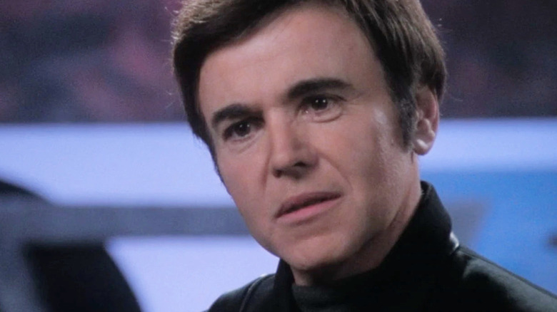 Alfred Bester tilting his head on Babylon 5