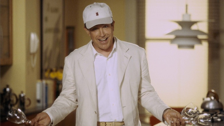Warren Beatty as Porter Stoddard wearing a hat and holding a wine glass in Town & Country
