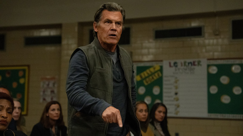 Josh Brolin as Archer Graff speaking angrily in Weapons
