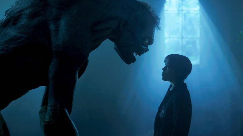 Quarta -feira tenta conversar com a forma de Hyde de Tyler antes que sua mãe intervenha na quarta -feira
