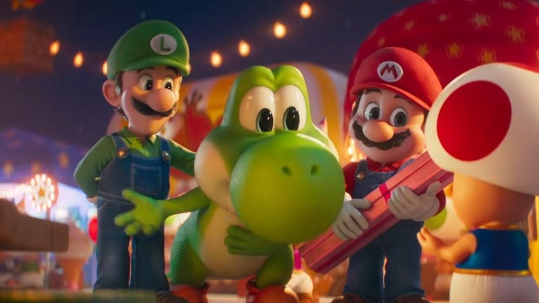 లుయిగి, యోషి మరియు మారియో ది సూపర్ మారియో గెలాక్సీ మూవీలో టోడ్‌ను చూస్తున్నారు