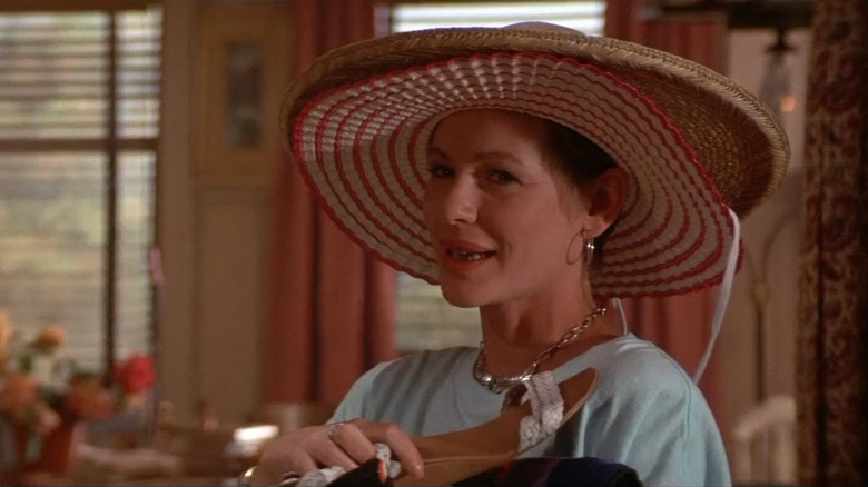 Lucy (Dianne Wiest) wearing sun hats in The Lost Boys