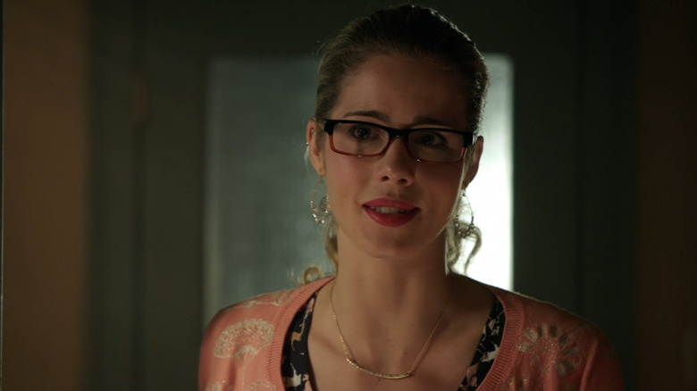 Emily Bett Rickards as Felicity Smoak, speaking with someone in Arrow