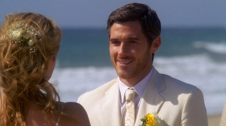 Dave Annable as Justin Walker on Brothers & Sisters, smiling in a cream suit on the beach