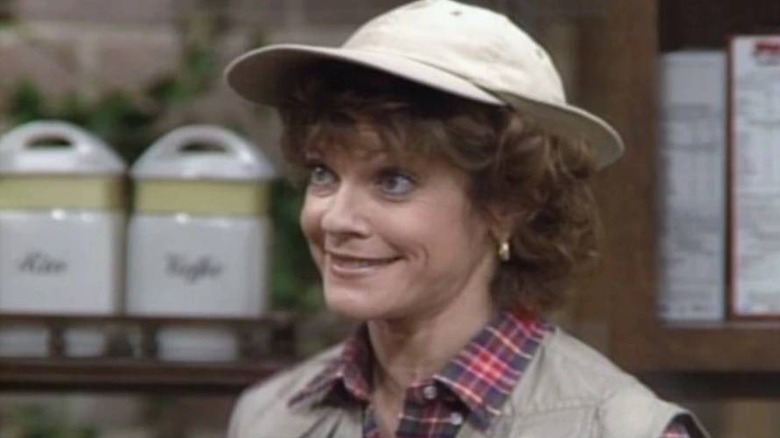 Jill Pembroke (Julie Cobb) smiling while wearing a hat on Charles in Charge
