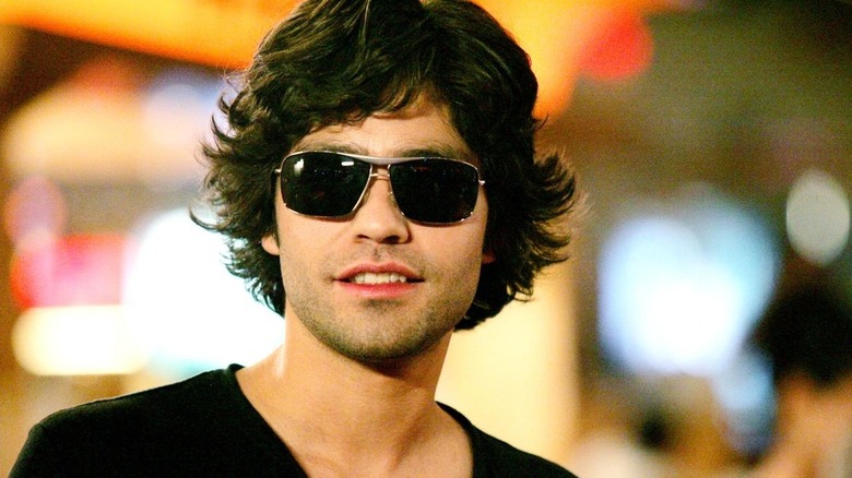 Adrian Grenier as Vincent Chase wearing sunglasses in Entourage