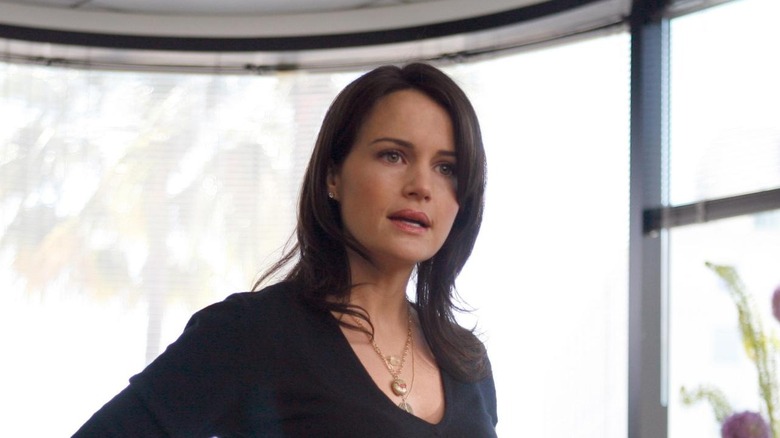Carla Gugino as Amanda Daniels speaking on Entourage