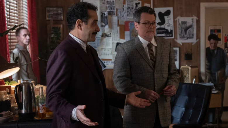 Chris Eigeman as Gabe, standing in the newsroom on The Marvelous Mrs. Maisel