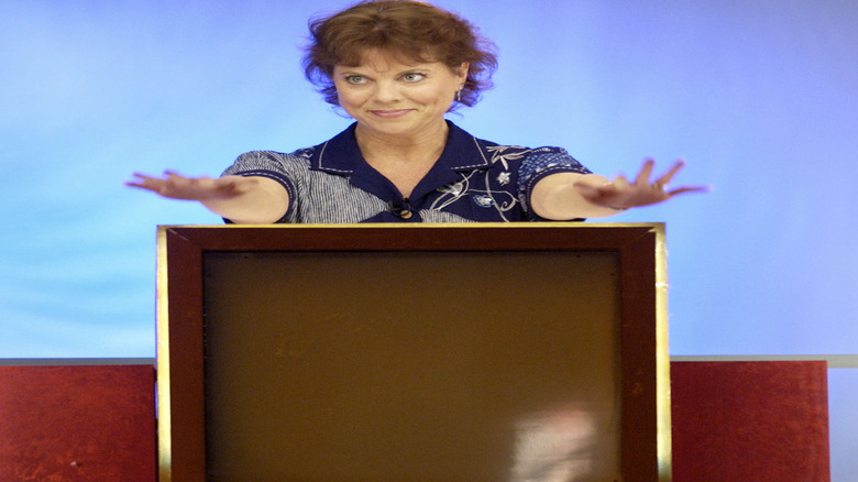 Erin Moran smiling on the red carpet
