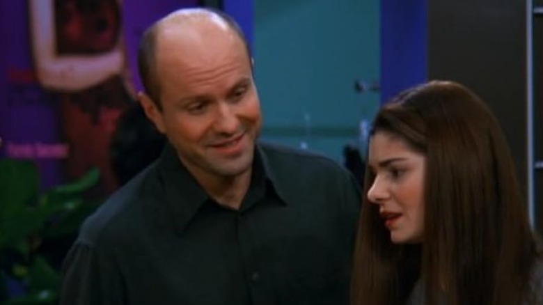 Enrico Colantoni as Elliot talking to Laura San Giacomo as Maya on Just Shoot Me!