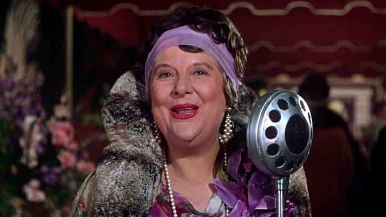 Madge Blake as Dora Bailey delivers the gossip scoop in Singin' in the Rain