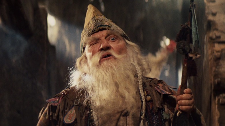 Billy Barty as the High Aldwin offers Willow advice